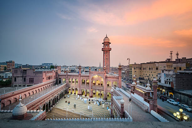 This complete Peshawar visiting guide.